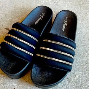 Doesn’t fit me. Size 7.